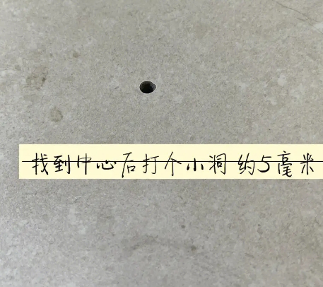 祁连瓷砖空鼓维修公司专业解答在瓷砖铺贴过程中，如果砂料搅拌不均匀，将会带来以下问题