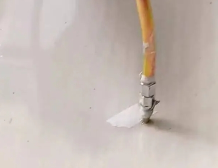 祁连瓷砖空鼓维修公司专业解答在瓷砖铺贴过程中，如果使用的砂料过粗（如全部使用了粗砂），可能会导致以下问题